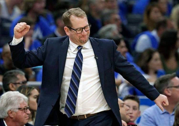  弗赖堡黑马姿态持续领跑,施密特执教获最佳提名  